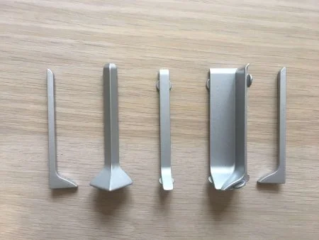 Внутренний угол для плинтуса ЭлитПроф Плоский 100 (Алюм) в Воронеже