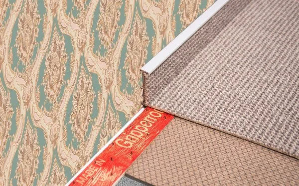 Плинтус для ковролина Korner Listwa 106 Светло-серый 2,5м (50мм) в Воронеже