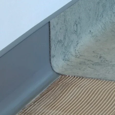 Коннелюрный односоставной плинтус Bonkeel Prof Серый (95х2700мм) в Воронеже