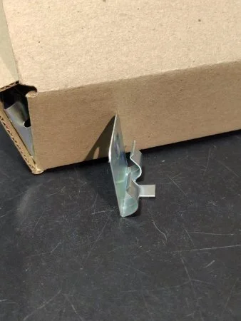 Клипсы к плинтусу MDF Bonkeel (50шт) в Воронеже