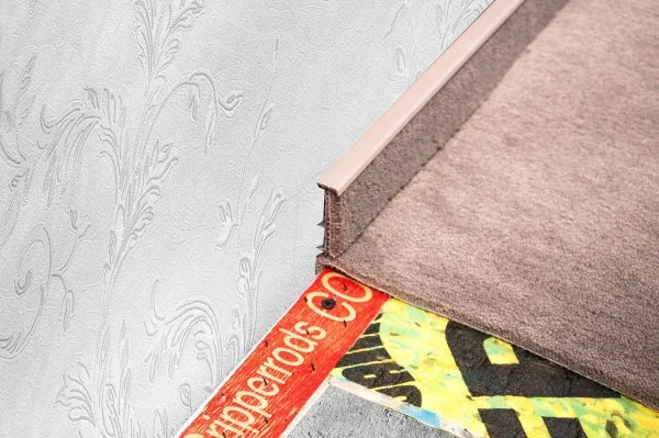 Плинтус для ковролина Korner Listwa 102 Беж 2,5м (50мм) в Воронеже