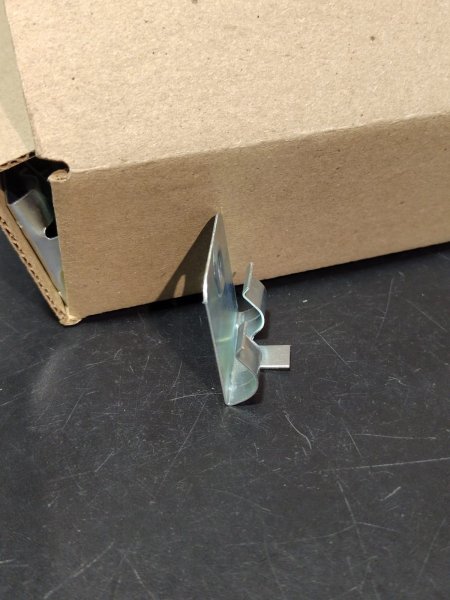 Клипсы к плинтусу MDF Bonkeel (50шт) в #REGION_NAME_DECLINE_PP#